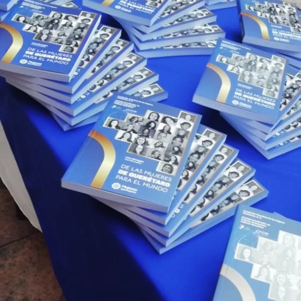 Los libros fueron entregados a la concurrencia. 